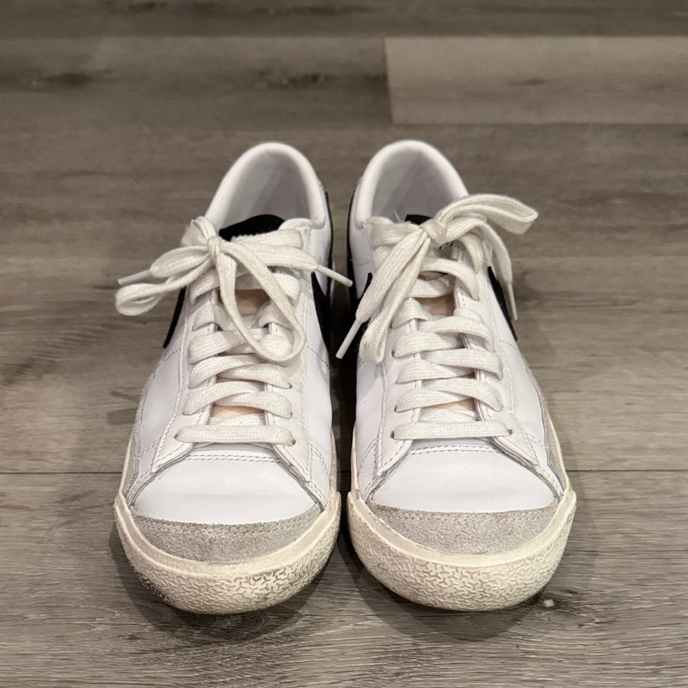 Nike White and Black Sneakers - Picture 2 of 3